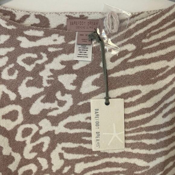 NWT Barefoot Dreams CozyChic Ultra Lite Ocean Breeze Poncho Faded Rose Animal OS - Picture 6 of 7